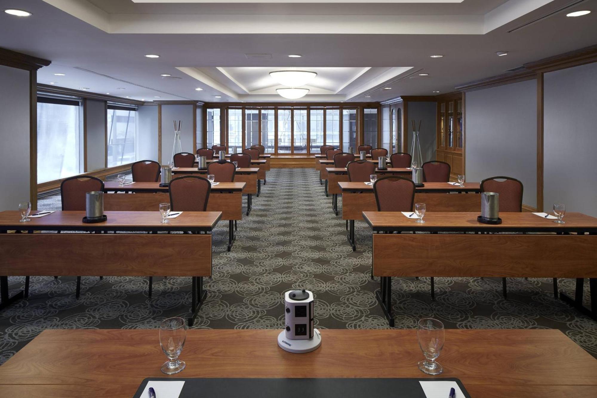 Delta Hotels By Marriott Montreal Exterior foto
